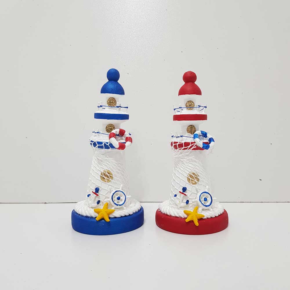 فانوس دریایی چوبی کوچک سفید