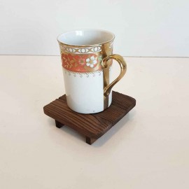 زیرلیوانی چوبی رنگ قهوه ای