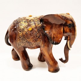 مجسمه فیل قهوه ای بزرگ